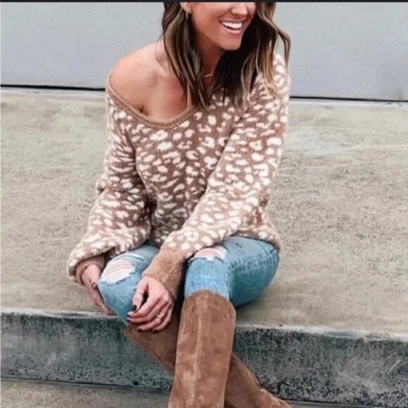 Abercrombie & Fitch Soft Eyelash Furry Scoop Neck Sweater White Cream Sz Medium - Picture 2 of 11